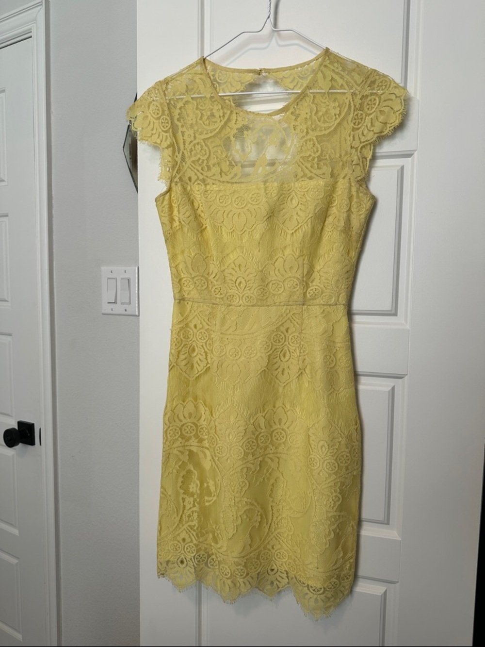 BB Dakota Yellow Lace Cap-Sleeve Midi Dress